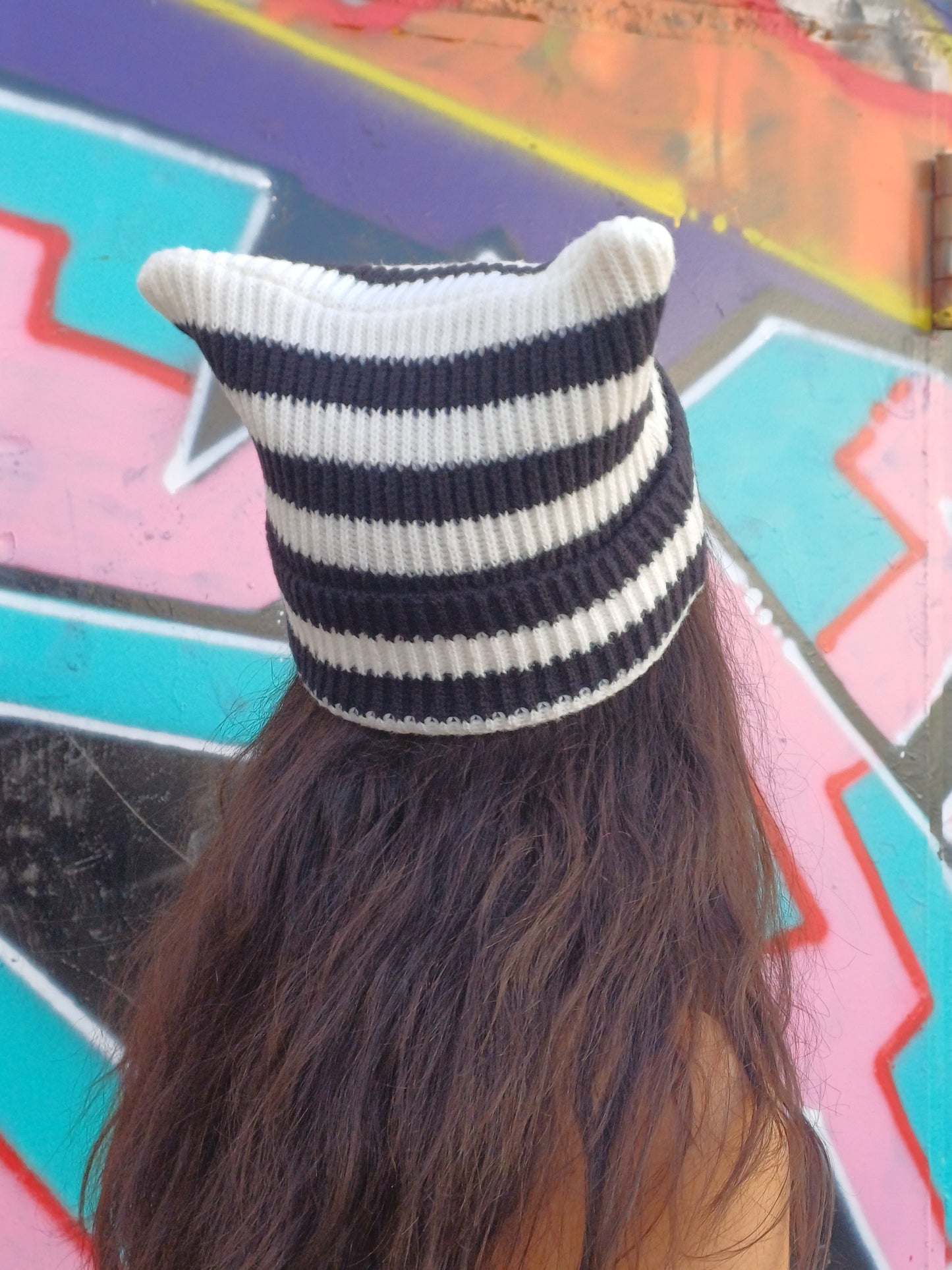Beanie a Righe con Orecchie, retro