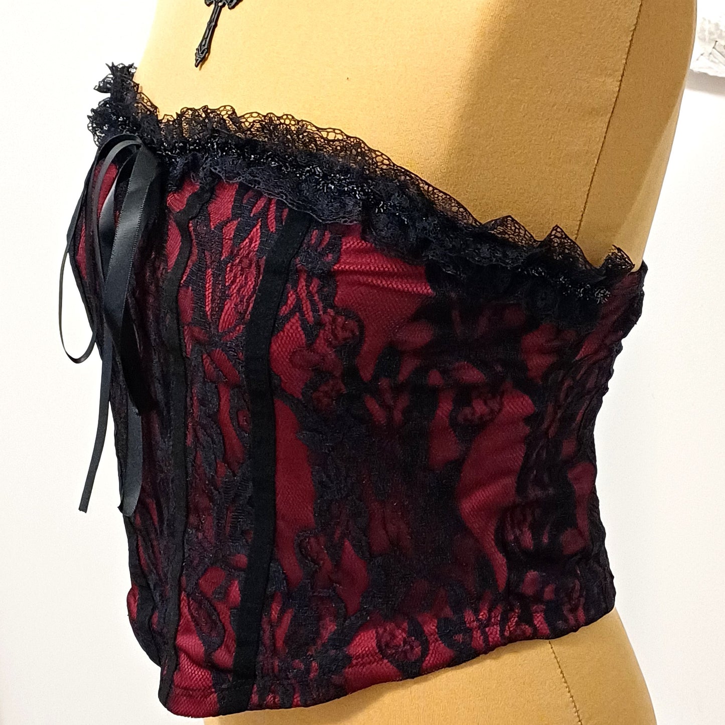 Bustier Bordeaux con Pizzo Nero e Lacci – Top Gotico